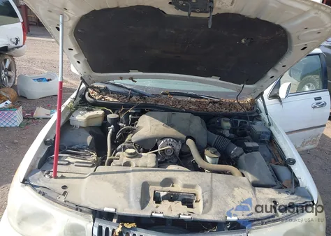 2002 Lincoln Town Car Signature from USA, damaged, VIN 1LNHM82W92Y649030